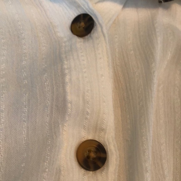 Thin white button down top-Hollister - Picture 2 of 7